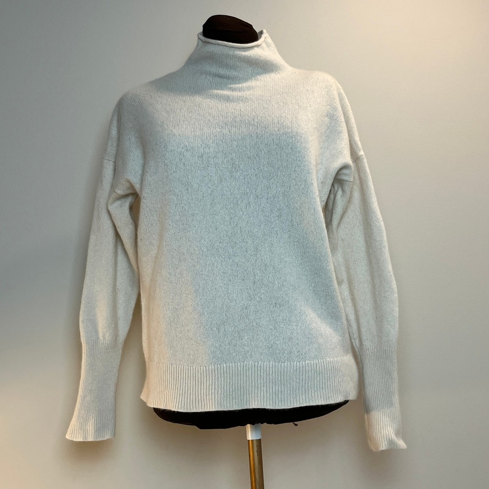 The Group by Babaton Luxe Cashmere Turtleneck Sweater Cream Large 90030